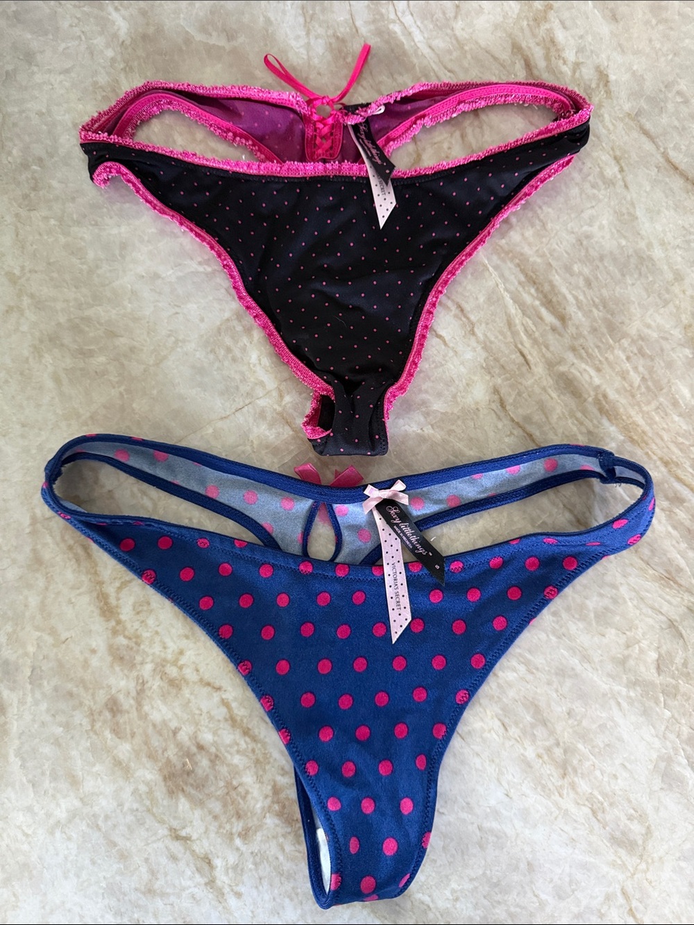 Bundle of 2 VICTORIAS SECRET PINK THONGS. Size: Small